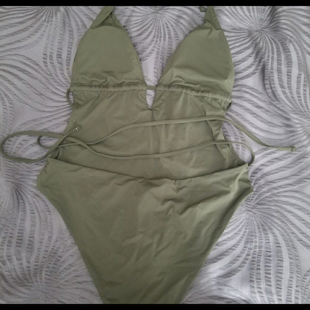 Monokini - Picture 4 of 4